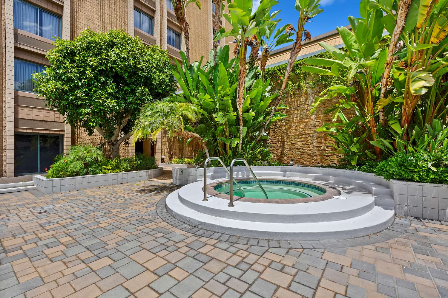 Фото Doubletree by Hilton Whittier Los Angeles