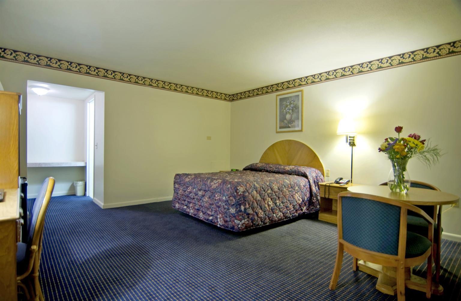 Фото Americas Best Value Inn Wethersfield Hartford