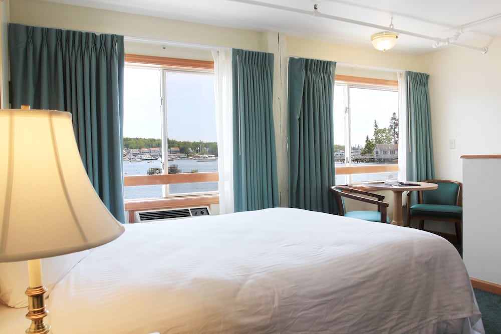 Фото Tugboat Inn