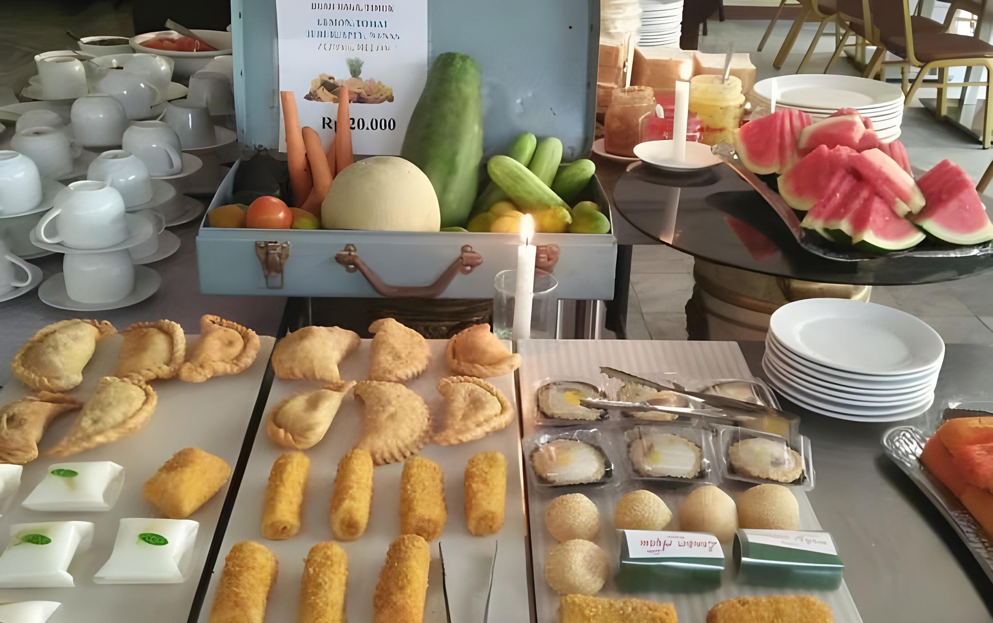 Фото Hotel Mustika Senen