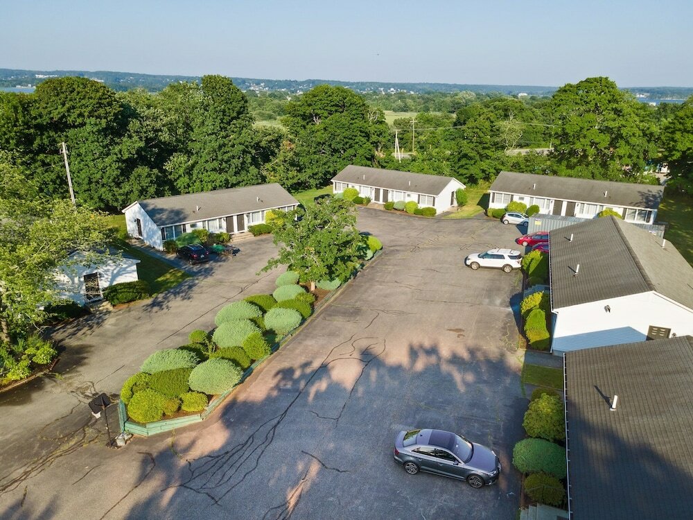 Фото Founder's Brook Motel and Suites