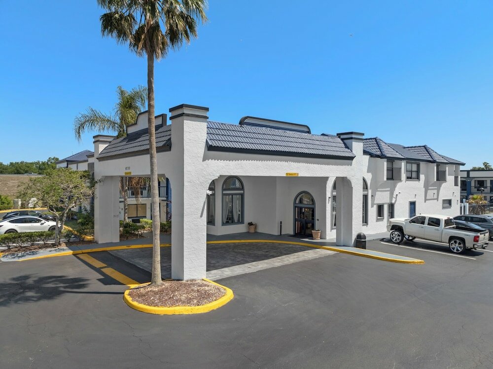 Фото Best Western Orlando East Inn & Suites