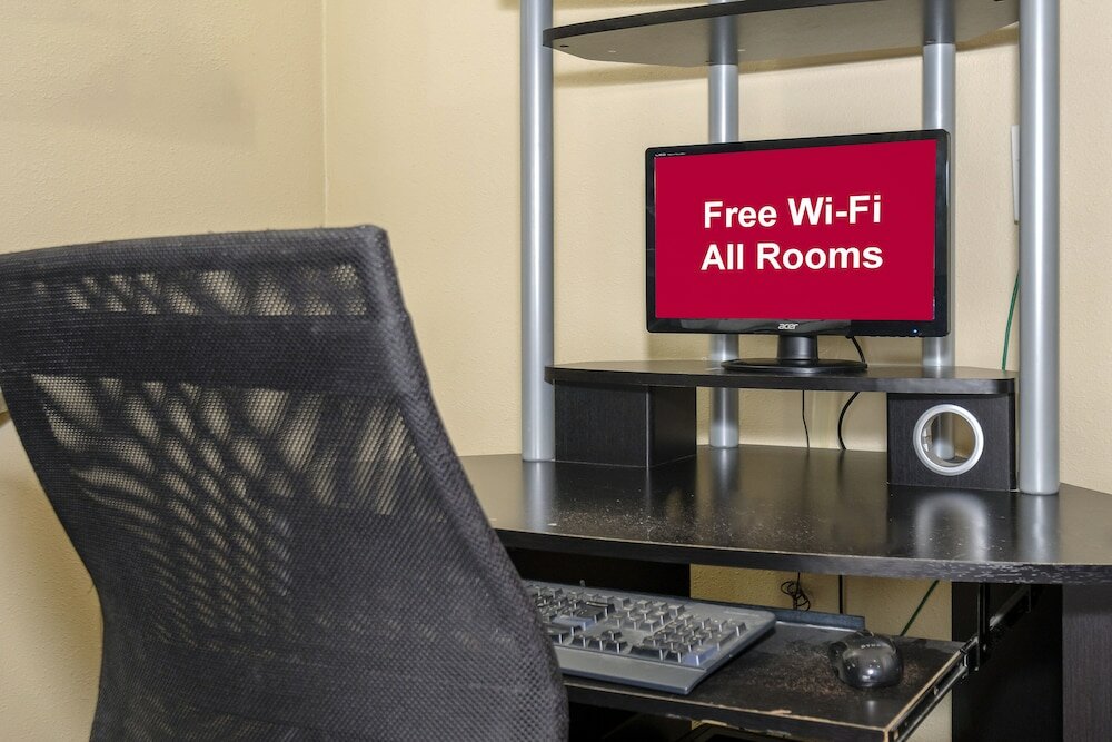 Фото Red Roof Inn Pensacola Fairgrounds