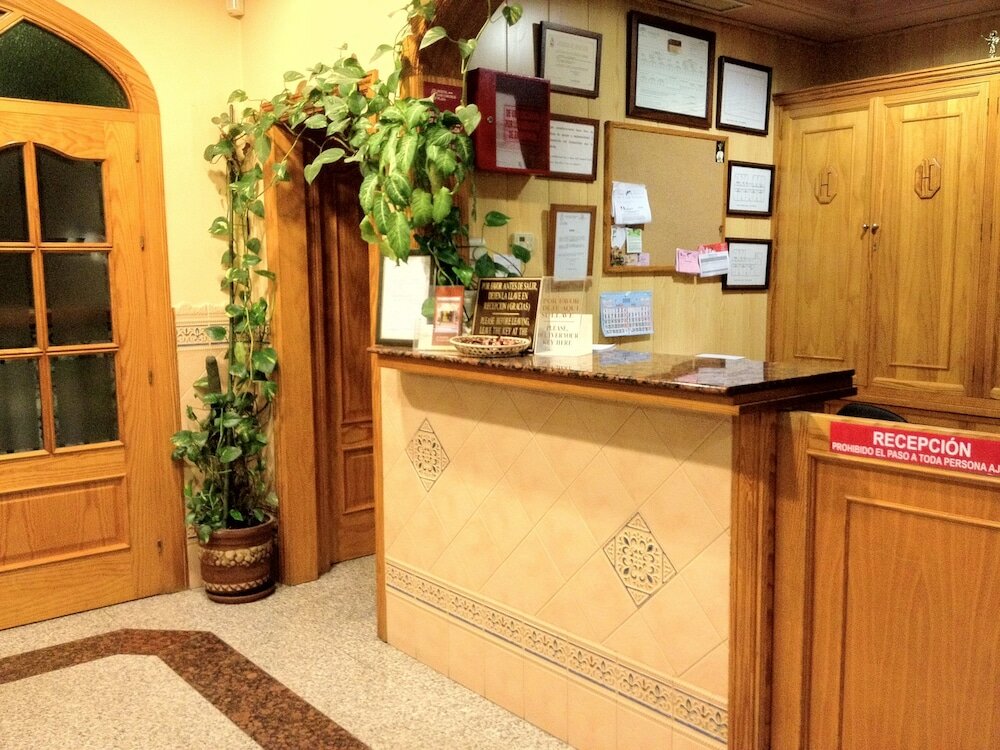 Фото Hostal Los Corchos