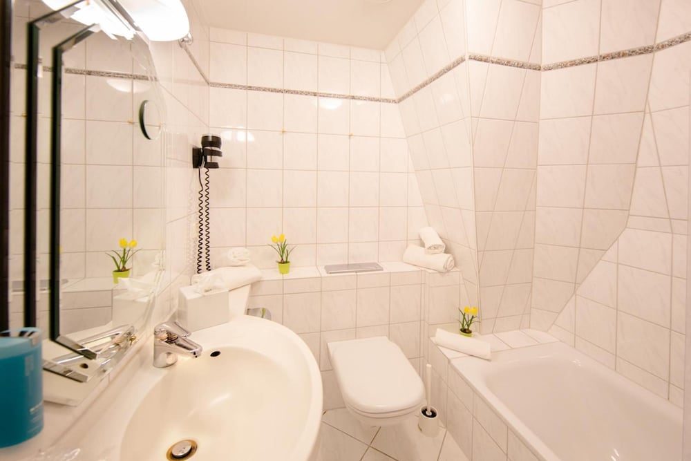 Фото Montana Hotel