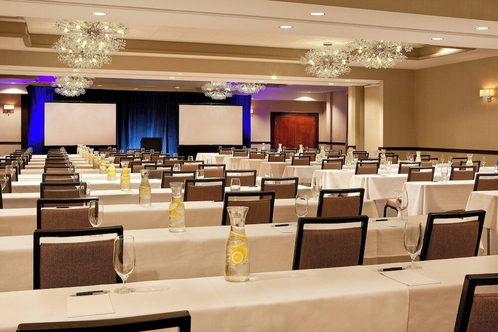 Фото Sheraton Portsmouth Harborside Hotel