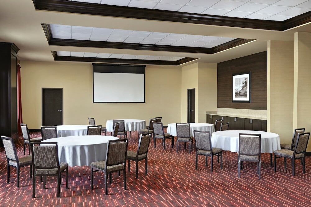 Фото Four Points by Sheraton Edmonton Gateway