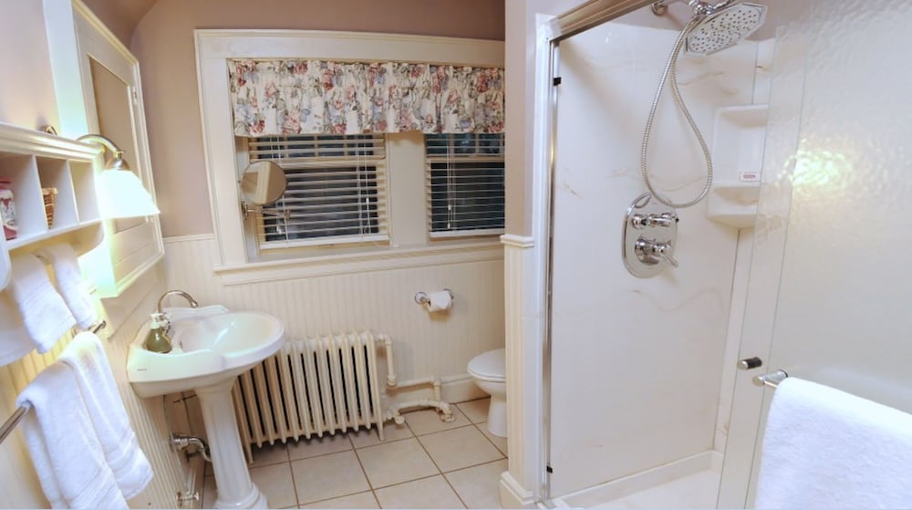 Фото Oliver Inn Bed and Breakfast