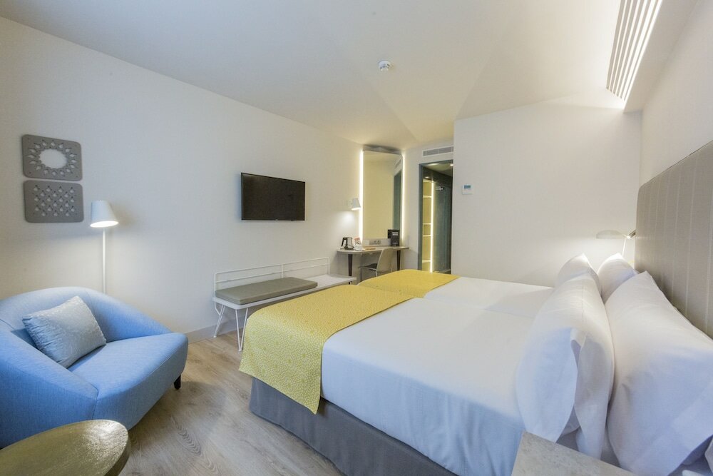 Фото Catalonia Granada Hotel