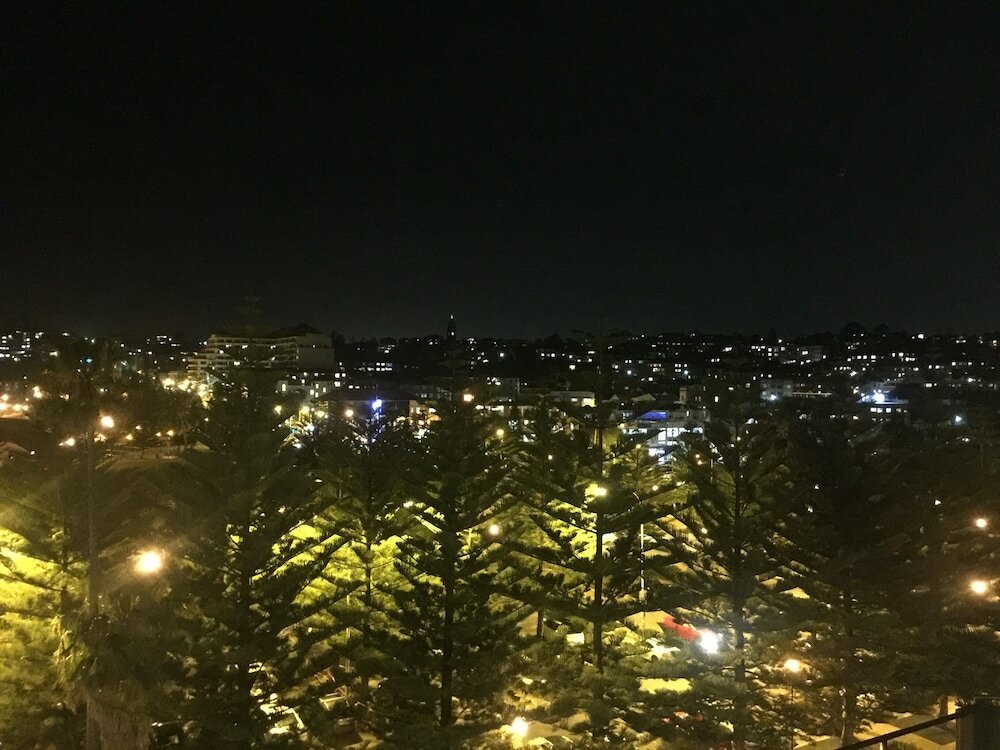 Фото Coogee Sands Hotel and Apartments