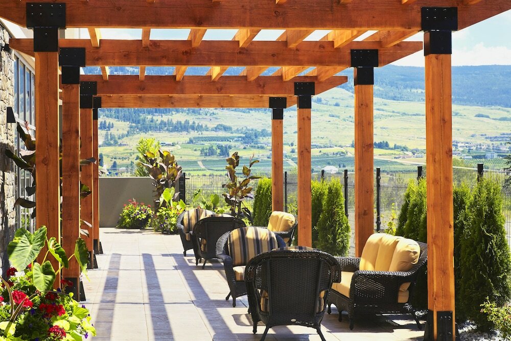 Фото Four Points by Sheraton Kelowna Airport