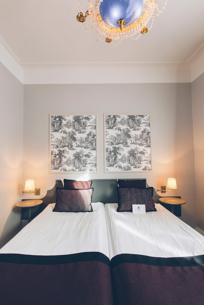 Фото Crystal Plaza Hotel