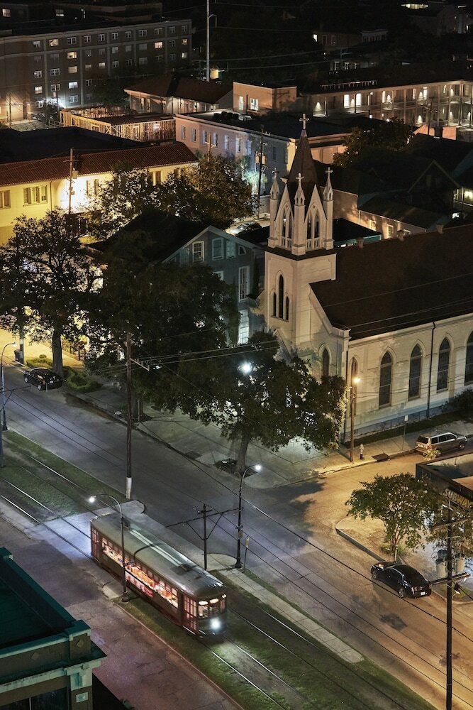 Фото The Pontchartrain Hotel