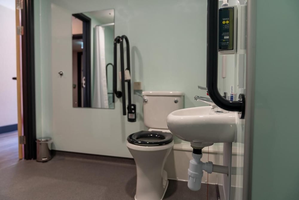 Фото EasyHotel Cardiff