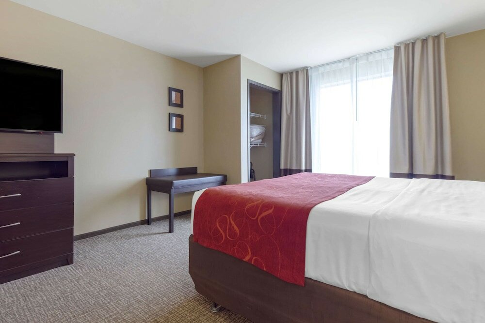 Фото Comfort Suites and Conference Center