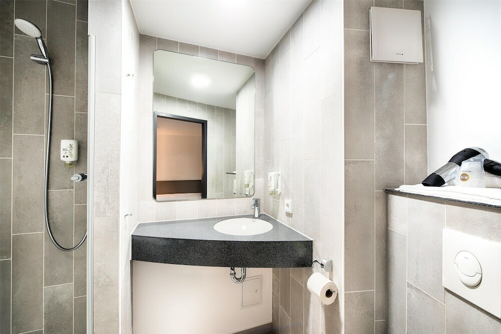 Фото B&b Hotel Kaiserslautern