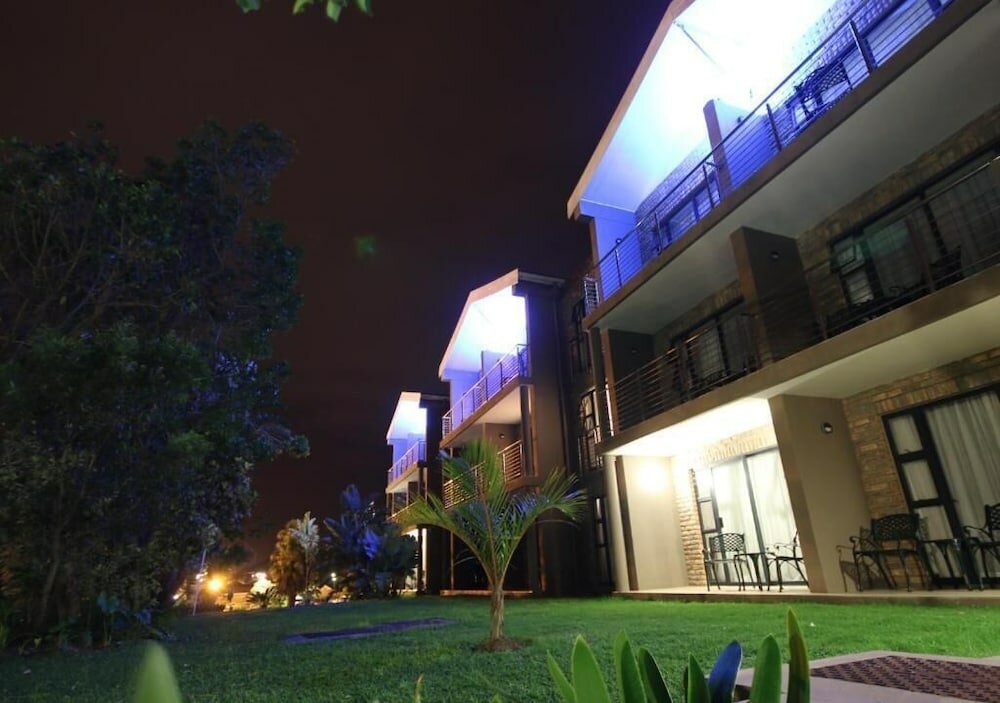 Фото Blue Lagoon Hotel and Conference Centre