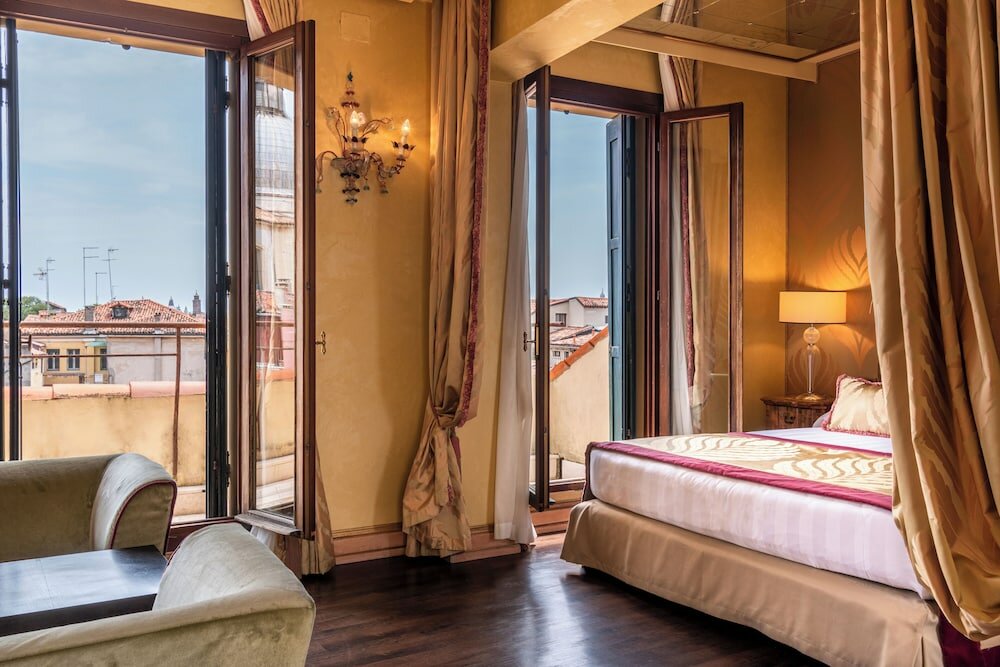 Фото Hotel Amadeus