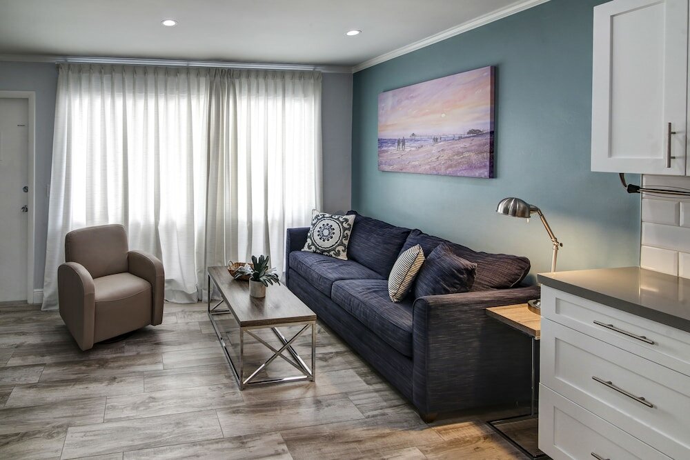 Фото May-Dee Suites