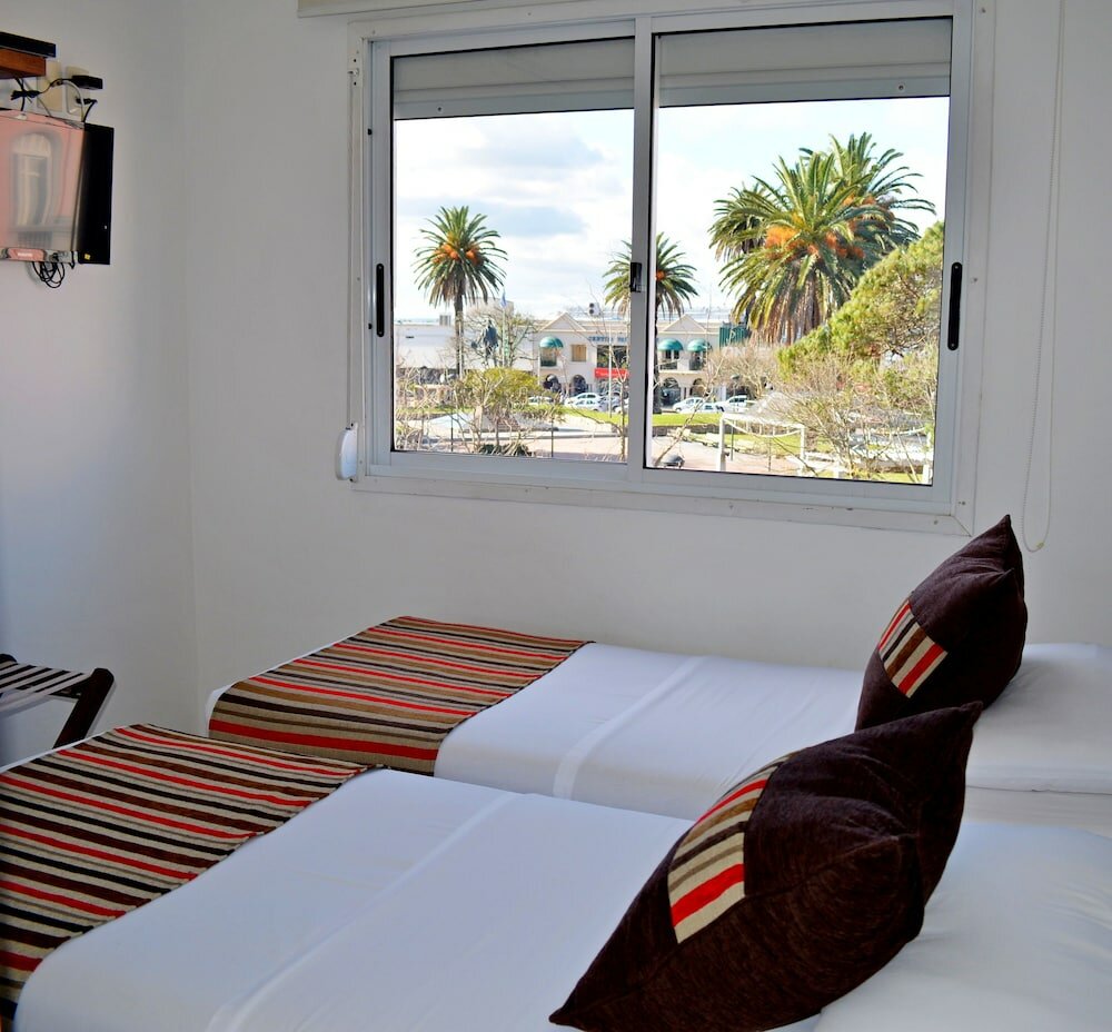 Фото De la Plaza Hotel