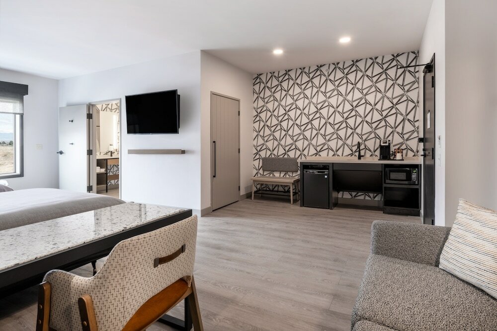 Фото Atwell Suites Denver Airport Tower Road, an Ihg Hotel