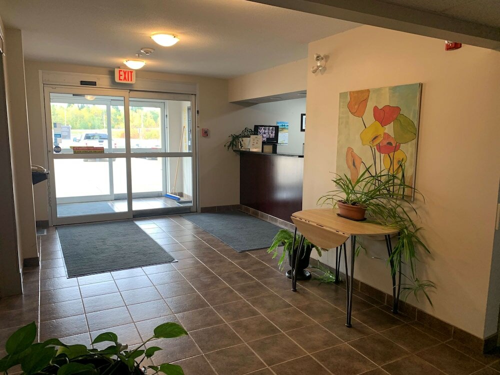 Фото Surestay Plus by Best Western Hardisty