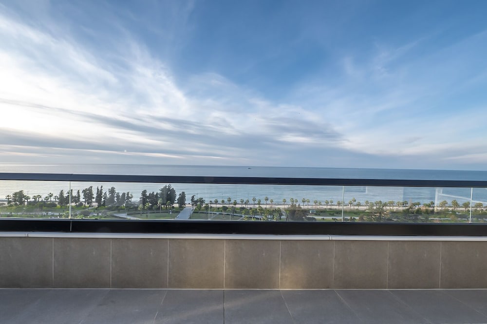 Фото The Grandeur Hotel