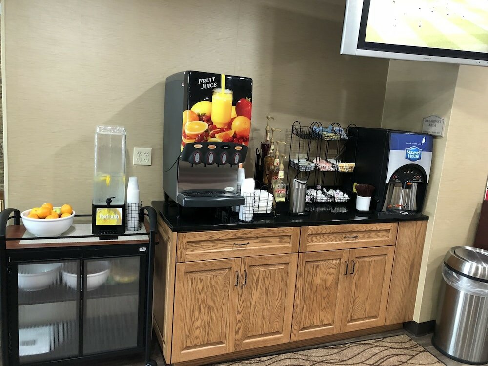 Фото Comfort Inn Guilford near I-95