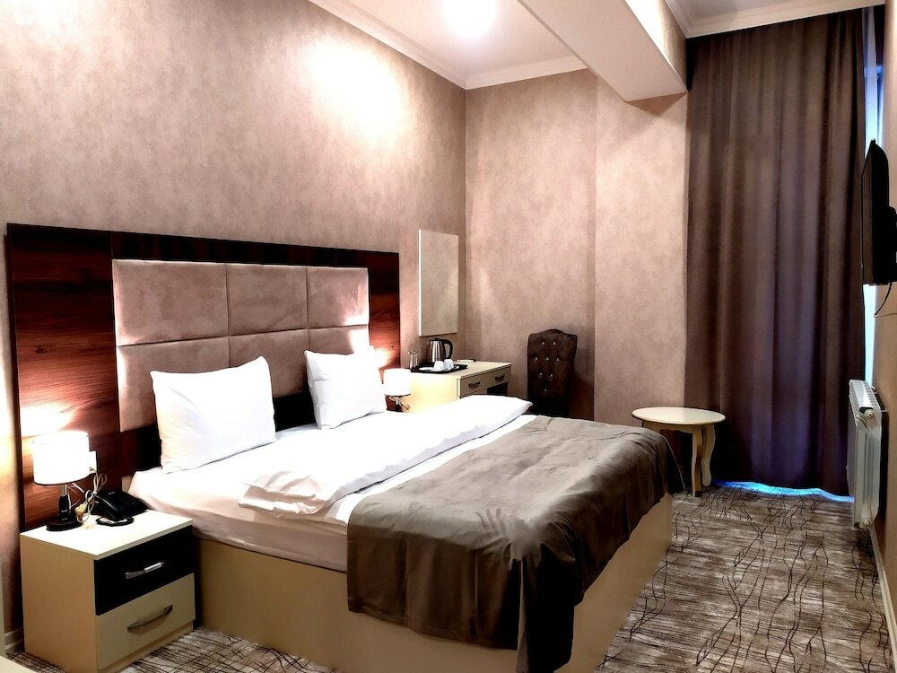 Фото The Clocktower Hotel