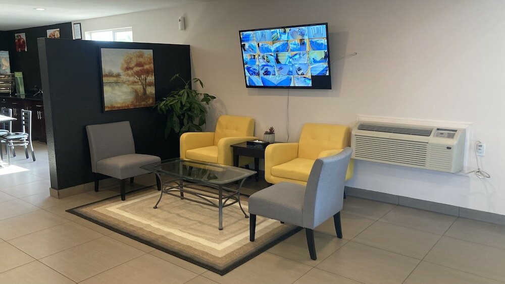 Фото Quality Inn & Suites near Downtown Bakersfield