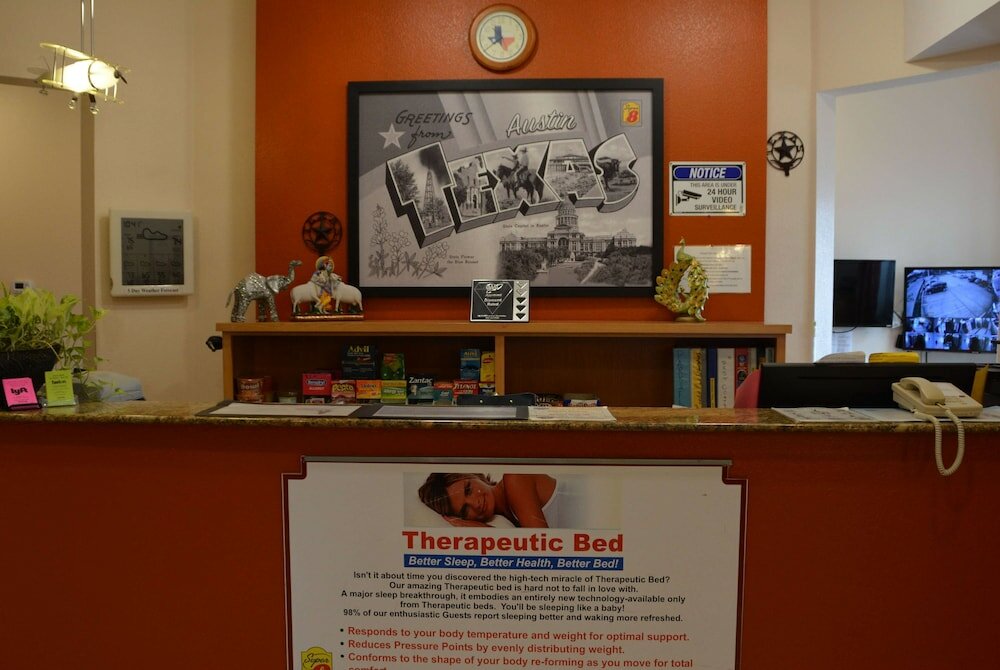 Фото Super 8 by Wyndham Austin/Airport South