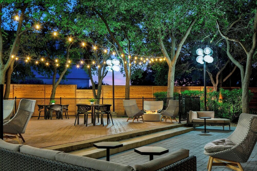 Фото Sheraton Suites Market Center Dallas