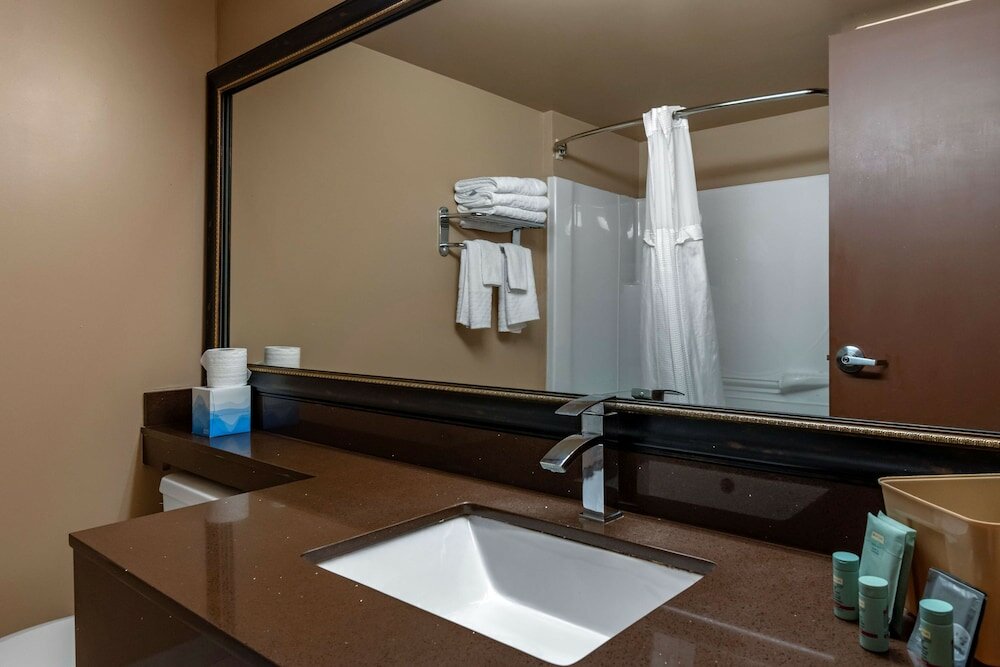 Фото Best Western Marquis Inn & Suites