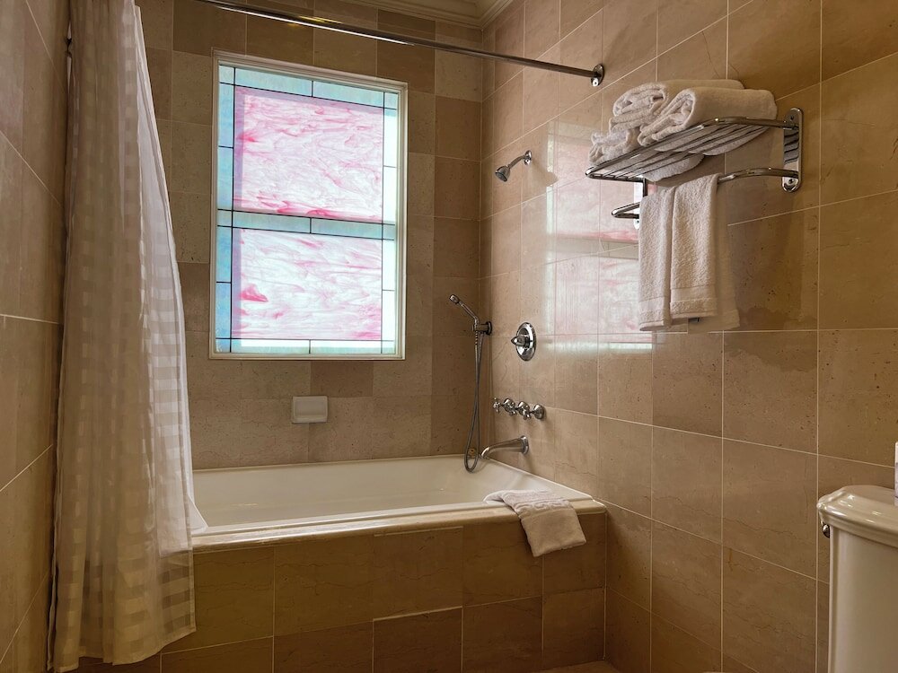 Фото The Sterling Hotel