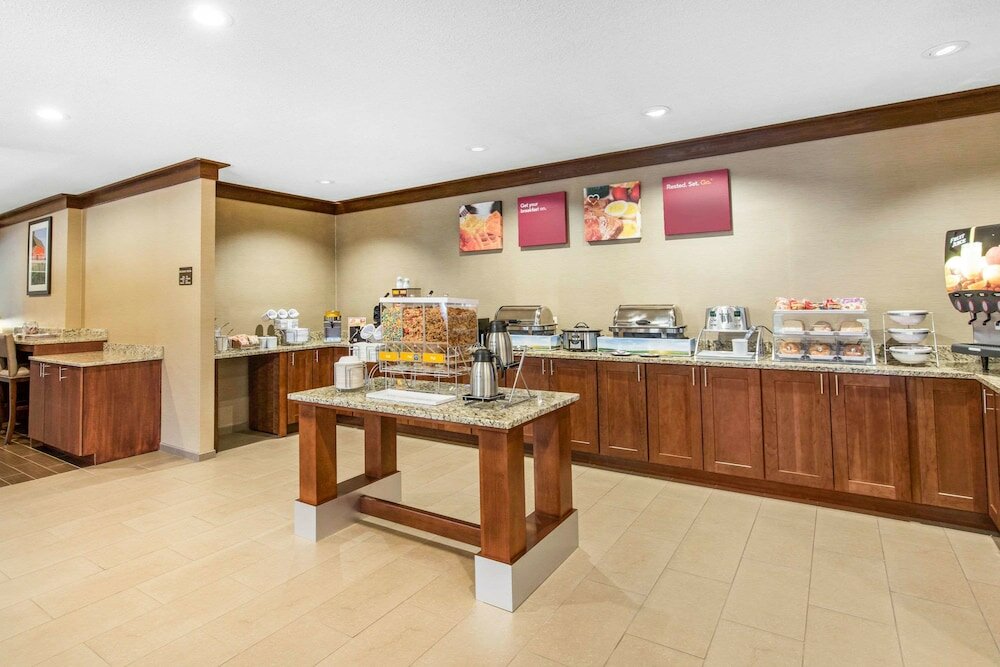 Фото Comfort Inn La Porte