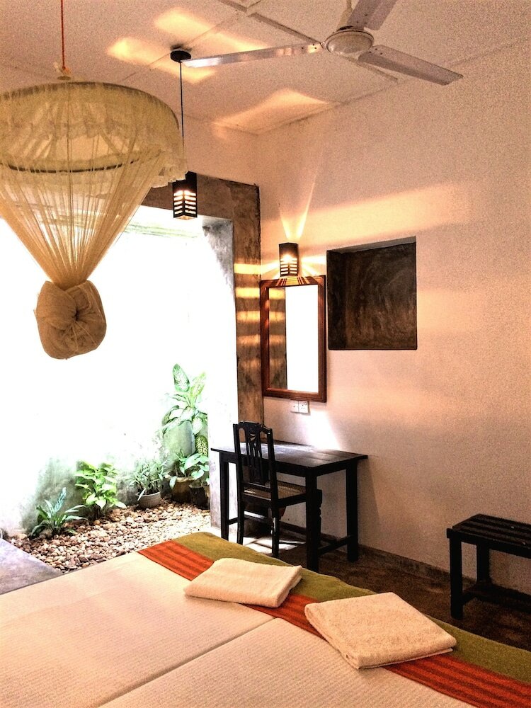 Фото Curry Bowl Restaurant & Turtles Rest