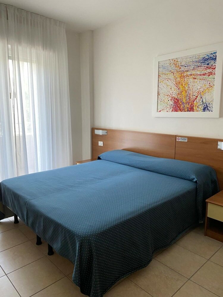 Фото Hotel Ivana