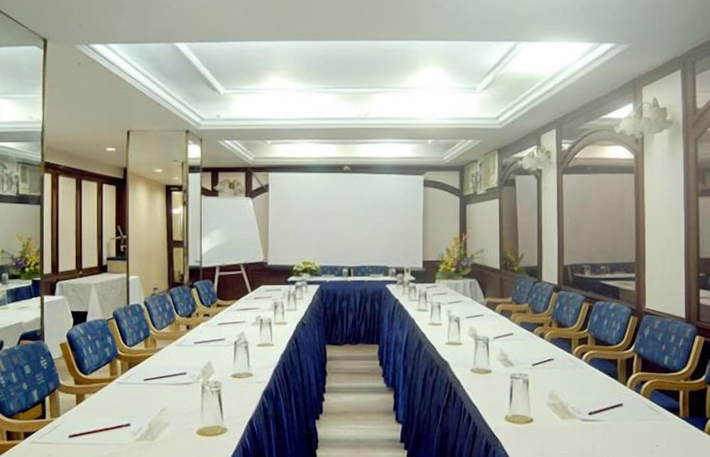 Фото Regency Hotel Mumbai