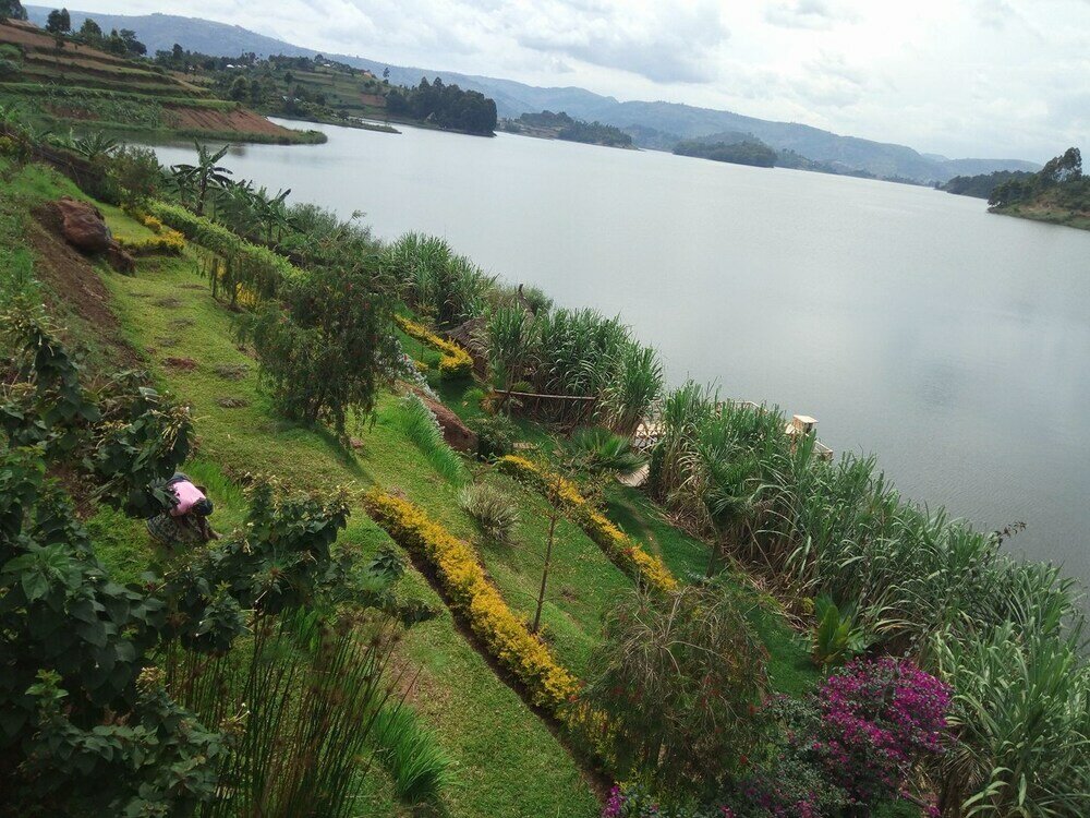 Фото Lake Bunyonyi Rock Resort