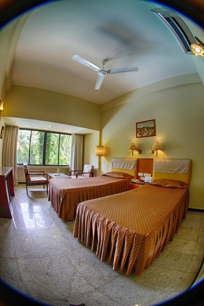 Фото Hotel Parisutham