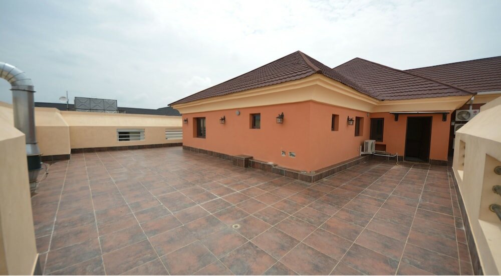 Фото Alphaplus Apartments