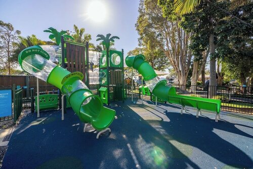 Гостиница Blue Dolphin Holiday Resort - Campground в Ямбе