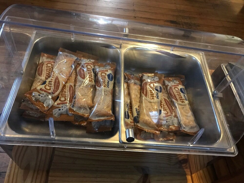 Фото Fredericksburg Inn & Suites