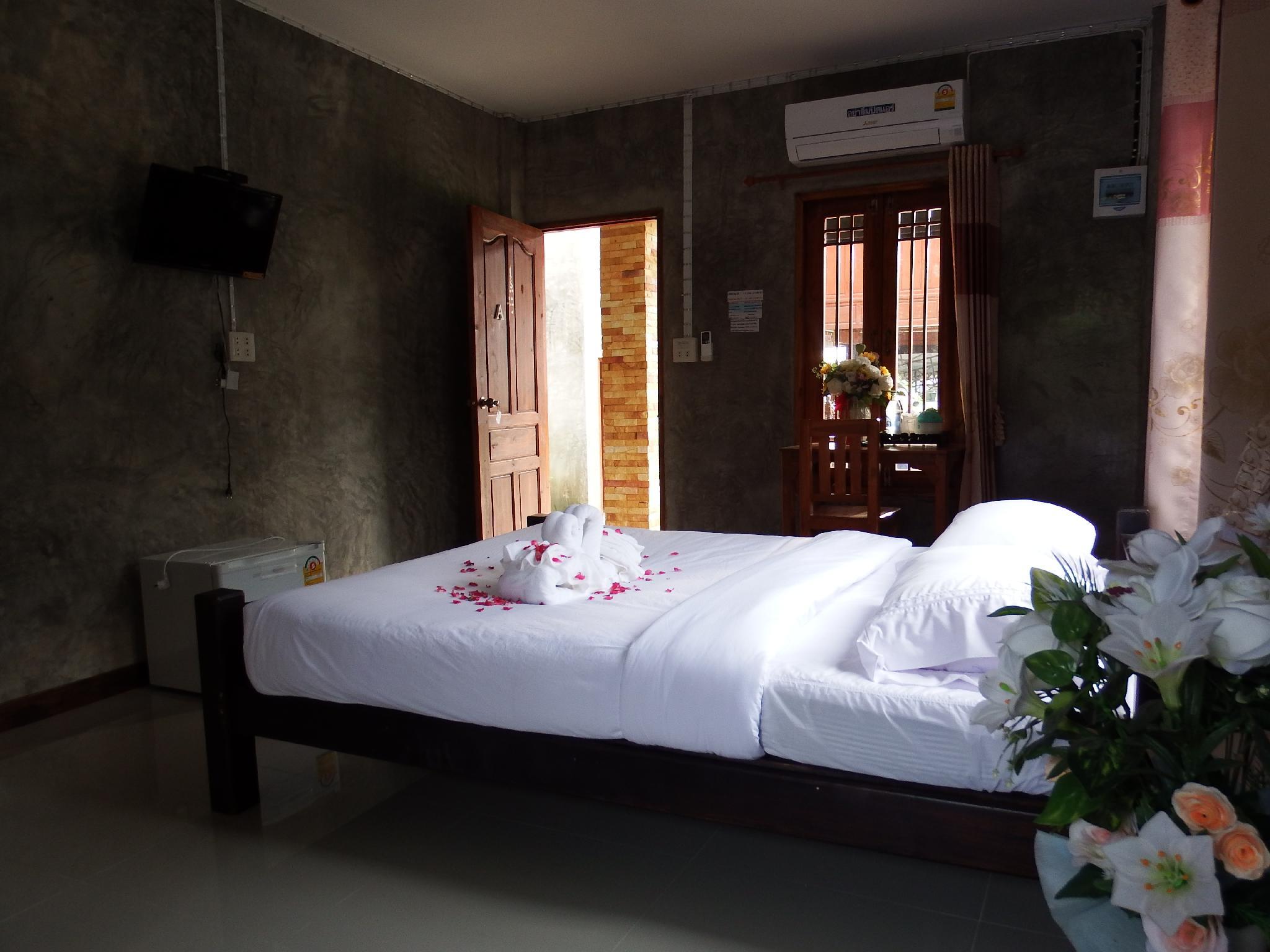 Фото Pon-Pon & Nuan-La-Or