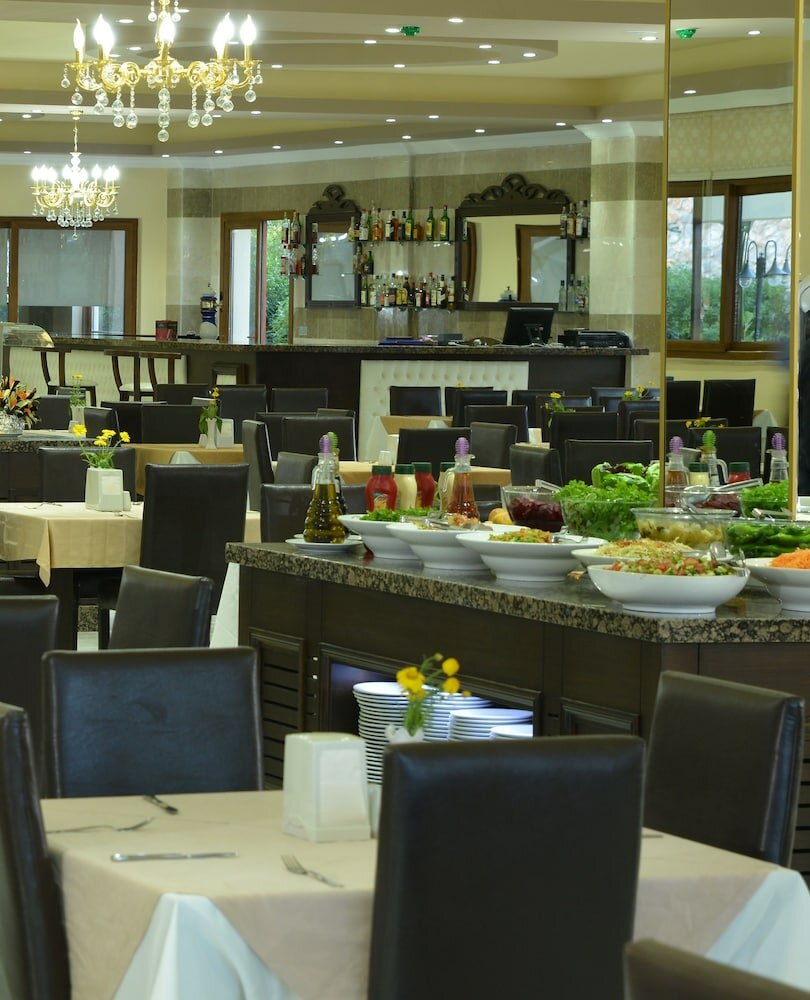Фото Riverside Garden Resort