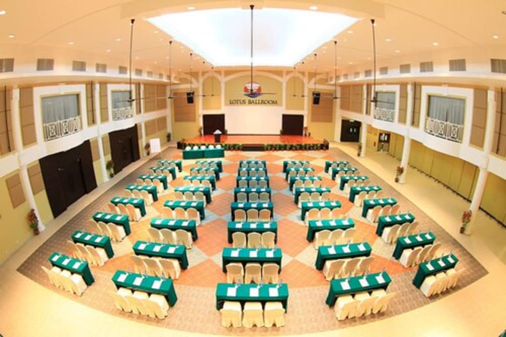 Фото Lotus Desaru Beach Resort & SPA