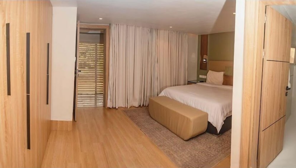 Фото Centurion Apartments Limited