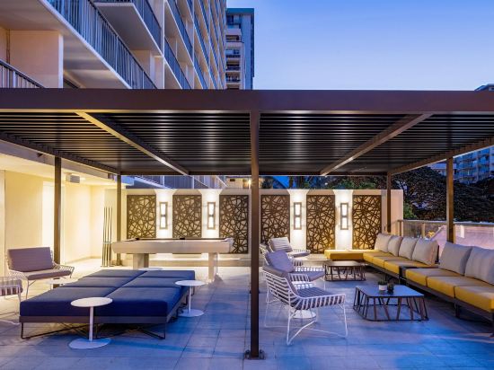 Фото Hilton Garden Inn Waikiki Beach