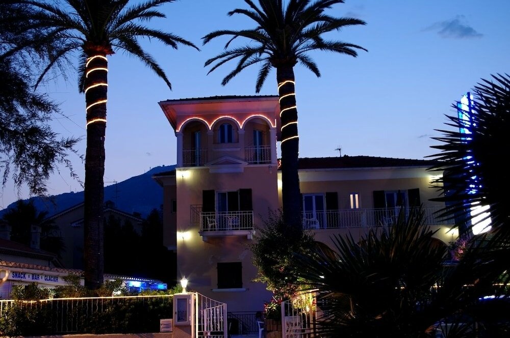 Фото Reine D'Azur Hotel