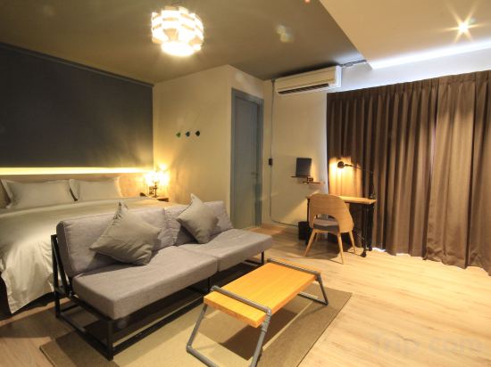 Фото Tha City Loft Hotel